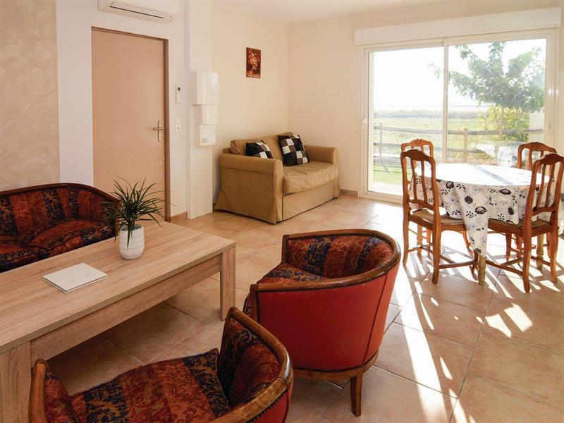 Au Coeur de la Camargue - Le Jardin 3 in Le Sambuc, Bouche-du-Rhône - sleeps 4 people