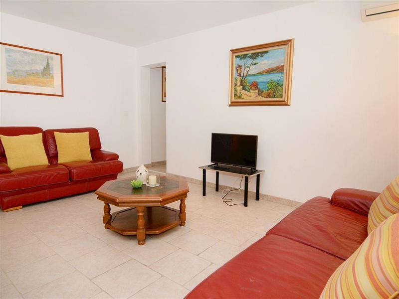 Au Coeur de la Camargue - Le Jardin 4 in Le Sambuc, Bouche-du-Rhône - sleeps 6 people