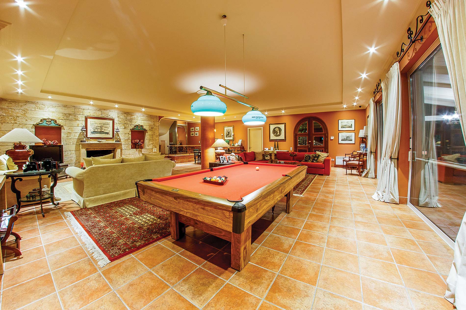 Villa Tesoro Mio in Akrotiri - sleeps 12 people